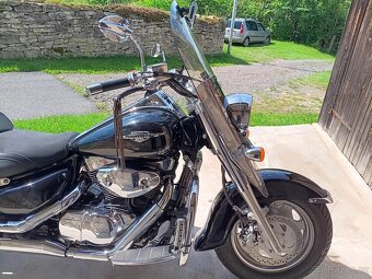 Suzuki C1500 intruder - 2