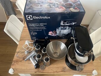 Prodám kuchyňského robota Electrolux Assistent EKM4200 - 2