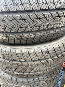 Zimní pneumatiky 235/55 R19 (100% vzorek - nejeté) - 2