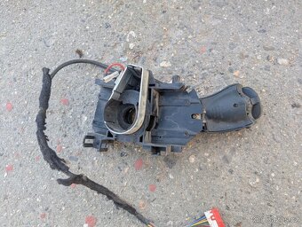 Přepínač ovládání rádia pod volantem Renault - 2