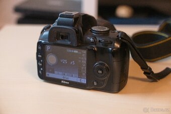 DSLR Nikon D3000 - kit - 2