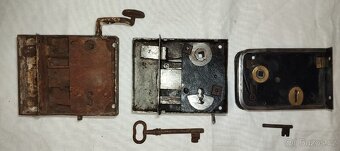 Staré dveřní Zámky, visací zámky a klíče - 2