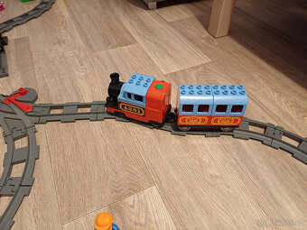 LEGO DUPLO- set sad vlaků, kolejí a kostek - 2