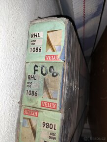 Zastiňovací roleta s háčky Velux - 2