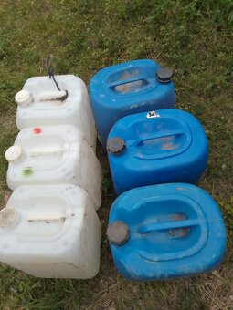 plastový kanystr - 2