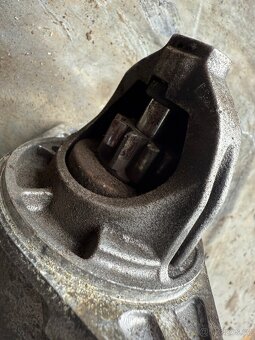 Startér Subaru 3.0 H6, zánovní - 2