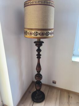 Dřevěná stojací lampa - 2