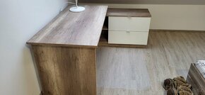 PRODÁM dřevěný psací stůl MINIMÁLNĚ POUŽÍVANÝ - 2