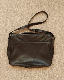 Elegantní taška z černé koženky - 2