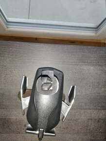 Držák na mobil s nabíječkou - 2