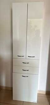 Koupelnová skříňka, bílá lesk, s košem na prádlo - 2