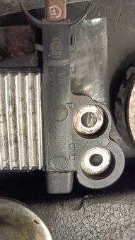 Bosch 0125811084 alternátor Ford 14V / 210 A, - 2