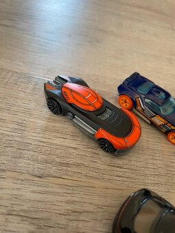 Autíčka Hot Wheels - 2