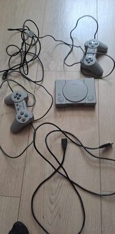 Mini PS1 s 20ti hrami - 2