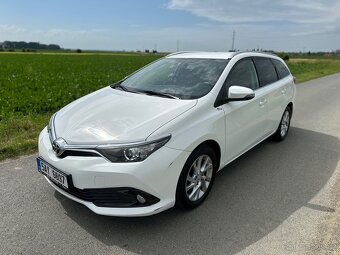 Toyota Auris 1.6 benzin. Manual. 89000 km - 2