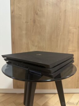 PlayStation 4 Pro 1TB + DualShock 4 ovladač - 2