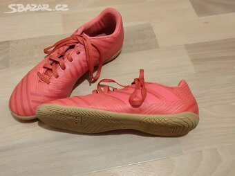 Sportovní sálové boty vel. 36 2/3 zn. Adidas - 2