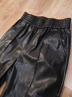 Dámské koženkové kalhoty H&M vel. 40 - 2