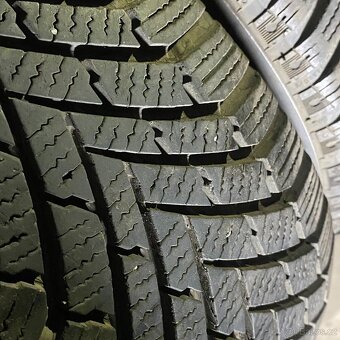 Zimní pneu 185/60 R15 84T Continental 5,5-6mm - 2