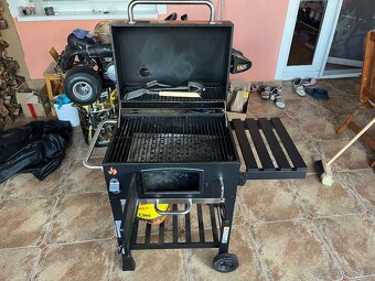 velký zahradní gril na uhlí / brikety - 2