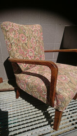 Historické křeslo s dřevěnými područkami - 2