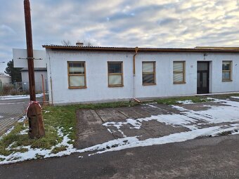 Pronájem zpevněné plochy na 4 osobní auta - 2