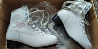 Dívčí brusle vel. 36 včetě krabice - 2