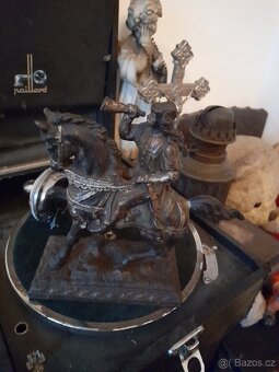 Postava jezce starožitné - 2