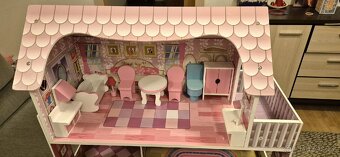 Domeček pro panenky cena dohodou. - 2