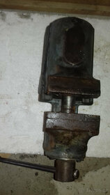 Paralelní svěrák 122,5x190 mm - 2