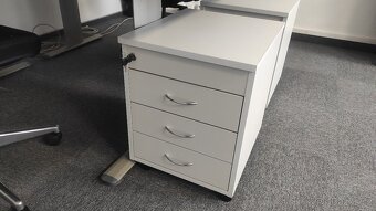 Prodám kancelářský nábytek - 2