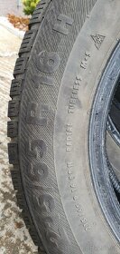 Pneu 215 65 R16 - 2