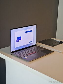 Asus Zenbook 14X OLED SPACE EDITION - 2