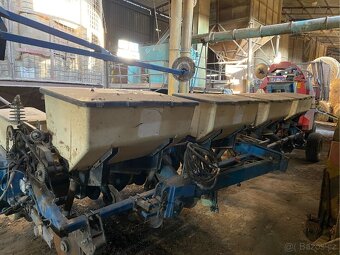 Secí stroj Kinze 8 řádků - 2