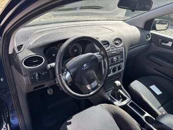 Ford Focus 1.6i - 2