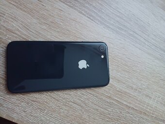 Prodám telefon iPhone 8 64gb v krásném stavu jak nový - 2