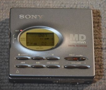 Minidisc Sony MZ-R91, manual, AA adapter, manual, MD disky - 2