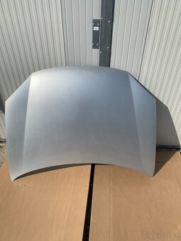 vw golf V 5 kapota stribrna haubna jetta - 2