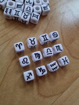 Plastové korálky - znamení zvěrokruhu - 36 ks - 2