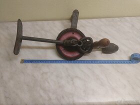 Stará ruční vrtačka- dvourychlostní. - 2