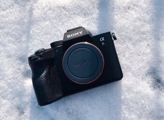 Sony Alpha A7R IV + paměťové karty - 2