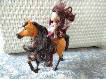 Panenka a kůň: Lucky a Spirit - 2