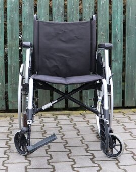 057-Mechanický invalidní vozík Meyra. - 2