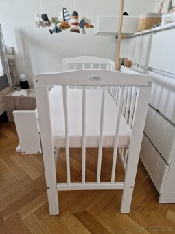 Prodám přístavnou postýlku s matrací (jako nová) - 2