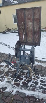 cirkulárka s kolébkou a stolem - 2