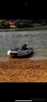 Člun s motorem a vozíkem - vše připraveno na vodu - 2