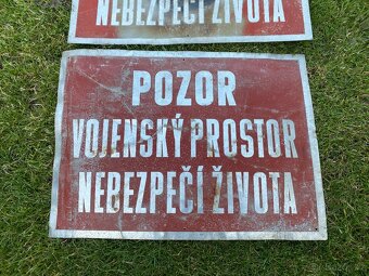 stará cedule vojenský prostor plechová cedule armádní - 2