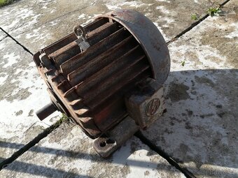 Patkový 3F motor výkon 7,5kW, 1470 ot/min - 2