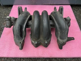 Sání motoru ŠKODA 1,4 16V 1,6i 06A133206H - 2
