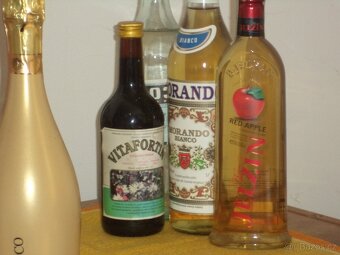 sberatelske lahve s alkoholem - 2